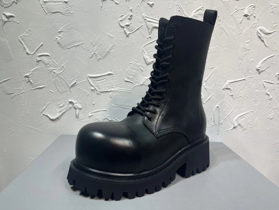 12-eye cowhide leather upper