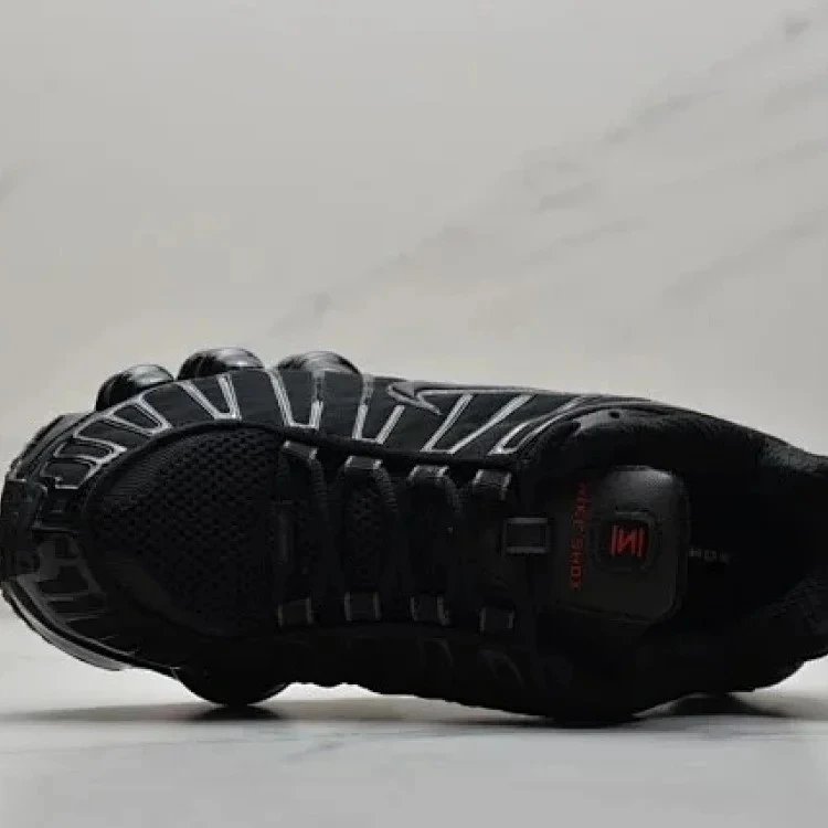 Nike Shox R4 Black Silver Sneakers - 6