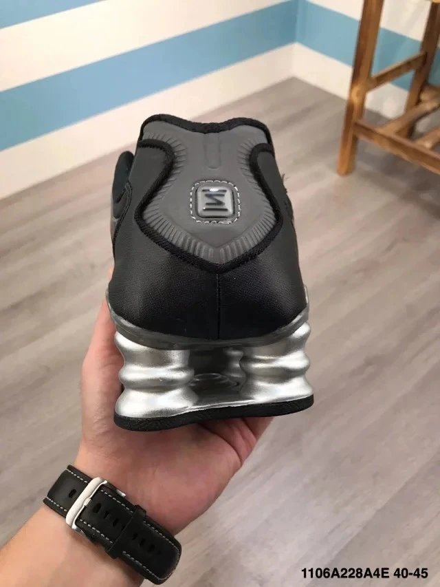 Nike Shox R4 Black Silver Sneakers - 18