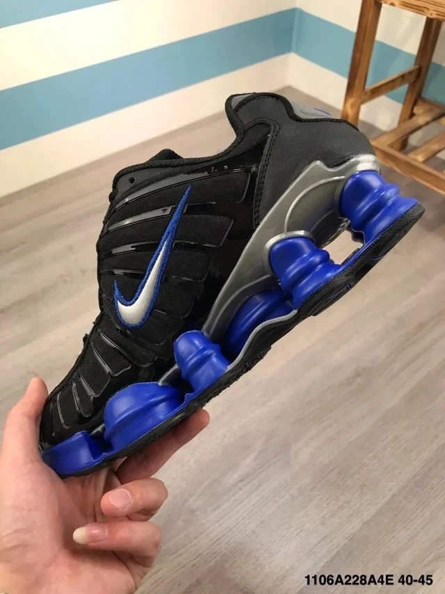Nike Shox R4 Black Silver Sneakers - 31