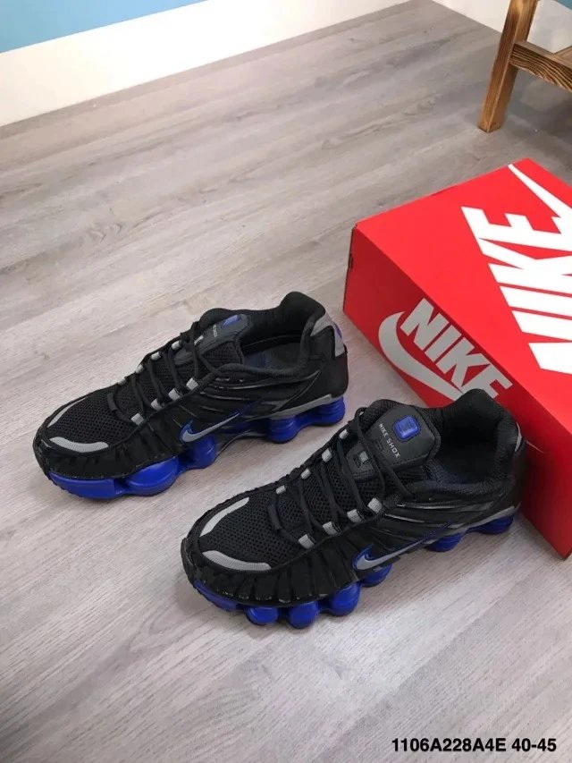Nike Shox R4 Black Silver Sneakers - 26