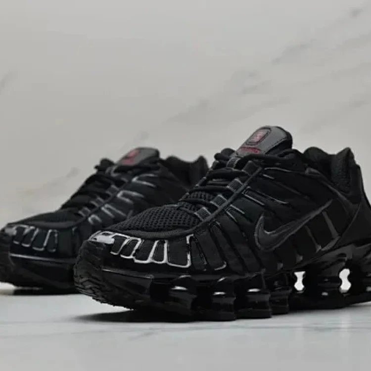 Nike Shox R4 Black Silver Sneakers - 8