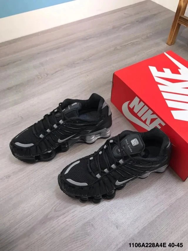 Nike Shox R4 Black Silver Sneakers - 21