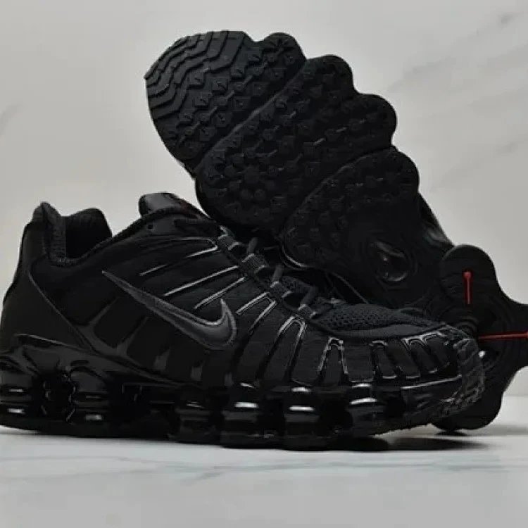 Nike Shox R4 Black Silver Sneakers - 9