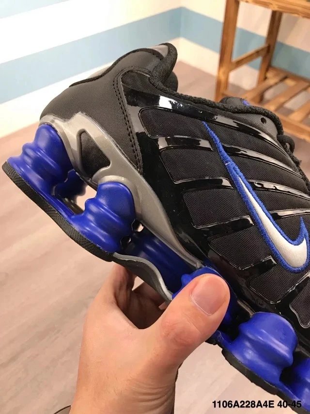 Nike Shox R4 Black Silver Sneakers - 29