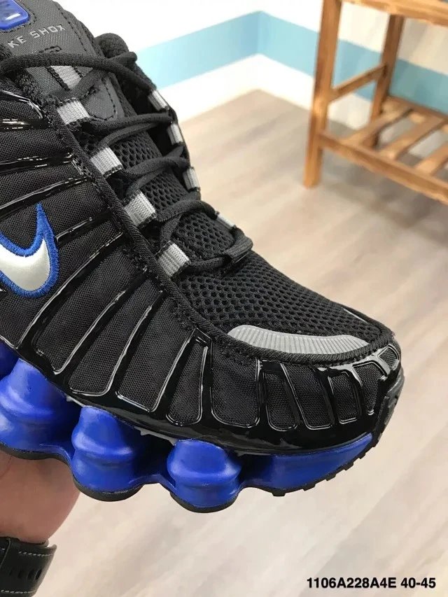 Nike Shox R4 Black Silver Sneakers - 28