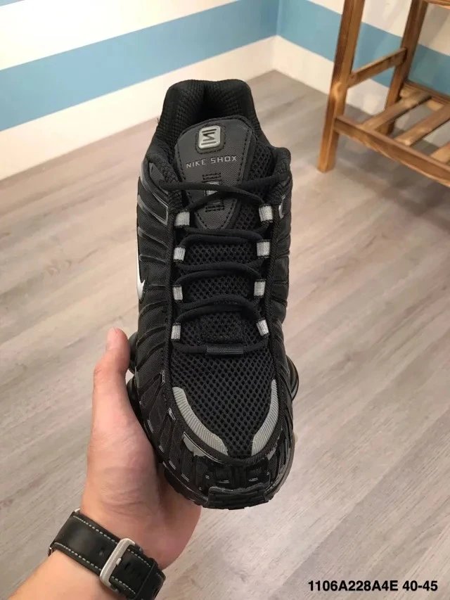 Nike Shox R4 Black Silver Sneakers - 16