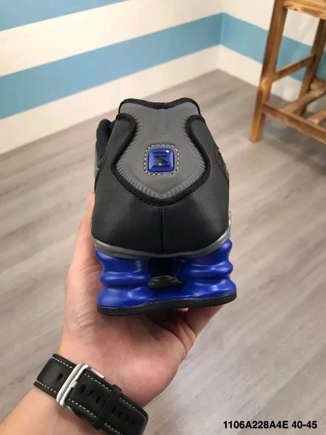 Nike Shox R4 Black Silver Sneakers - 30