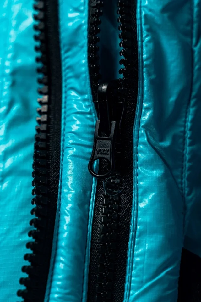Canada Goose Down Jackets Short glossy puffer jacket product detail image 9