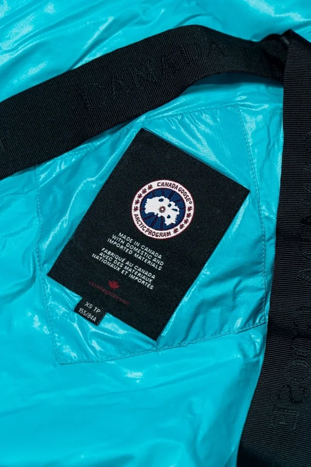 Canada Goose Down Jackets Short glossy puffer jacket product detail image 10