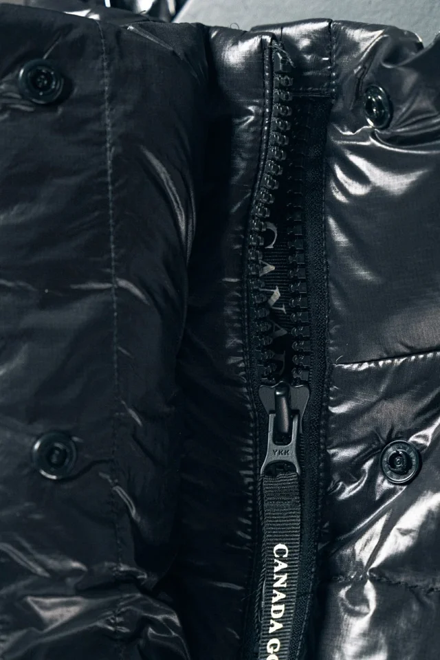 Canada Goose Down Jackets Short glossy puffer jacket product detail image 17
