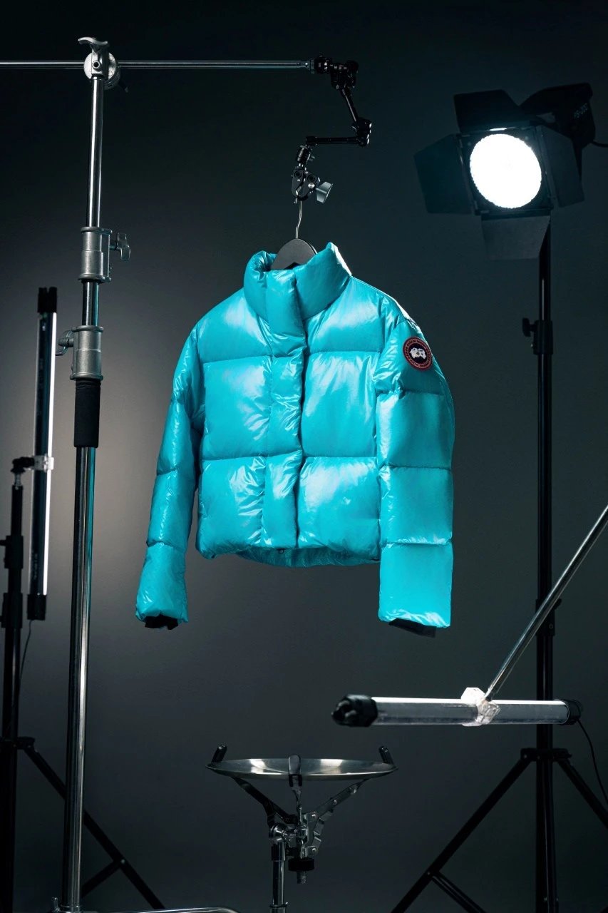 Canada Goose Down Jackets Short glossy puffer jacket — blue