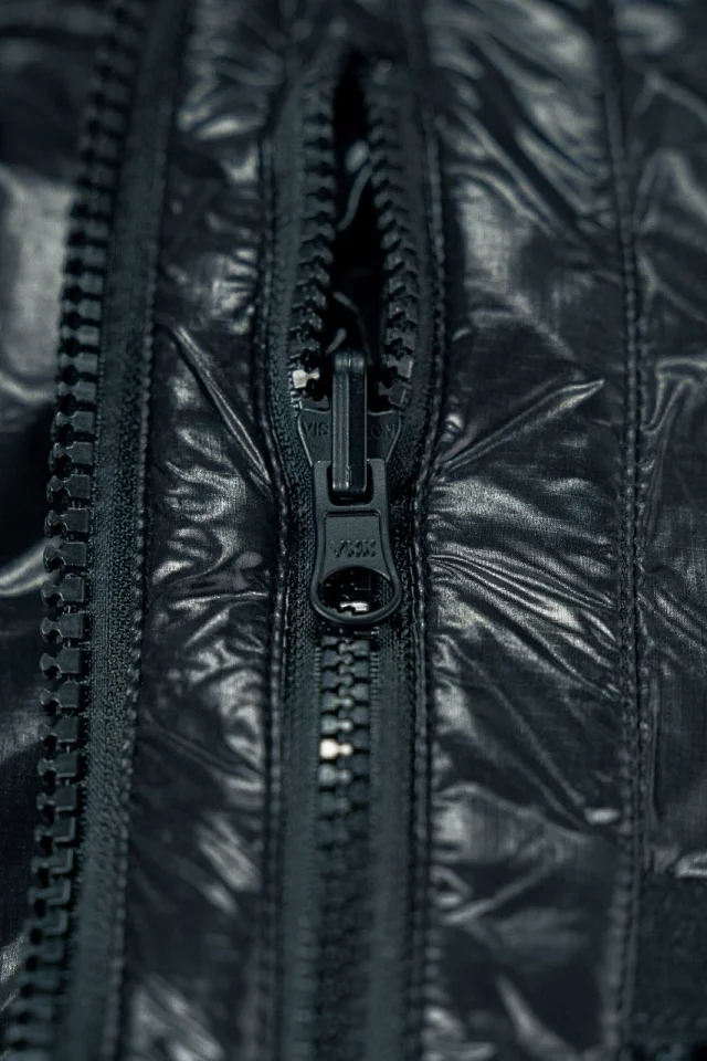 Canada Goose Down Jackets Short glossy puffer jacket product detail image 18
