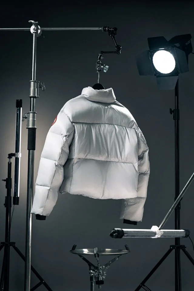 Canada Goose Down Jackets Short glossy puffer jacket product detail image 24
