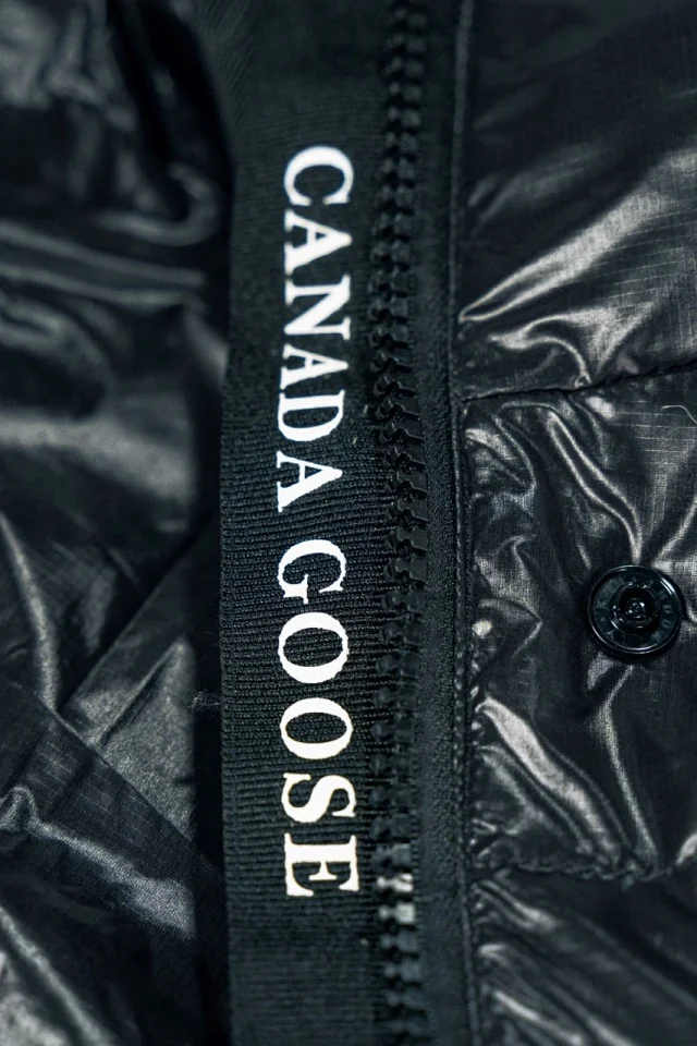 Canada Goose Down Jackets Short glossy puffer jacket product detail image 19