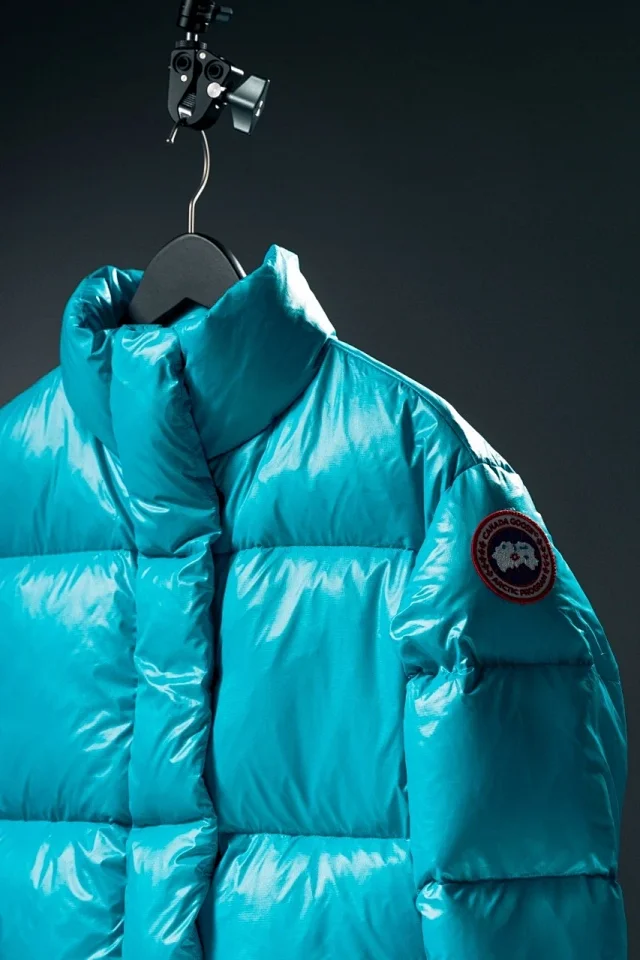 Canada Goose Down Jackets Short glossy puffer jacket product detail image 5