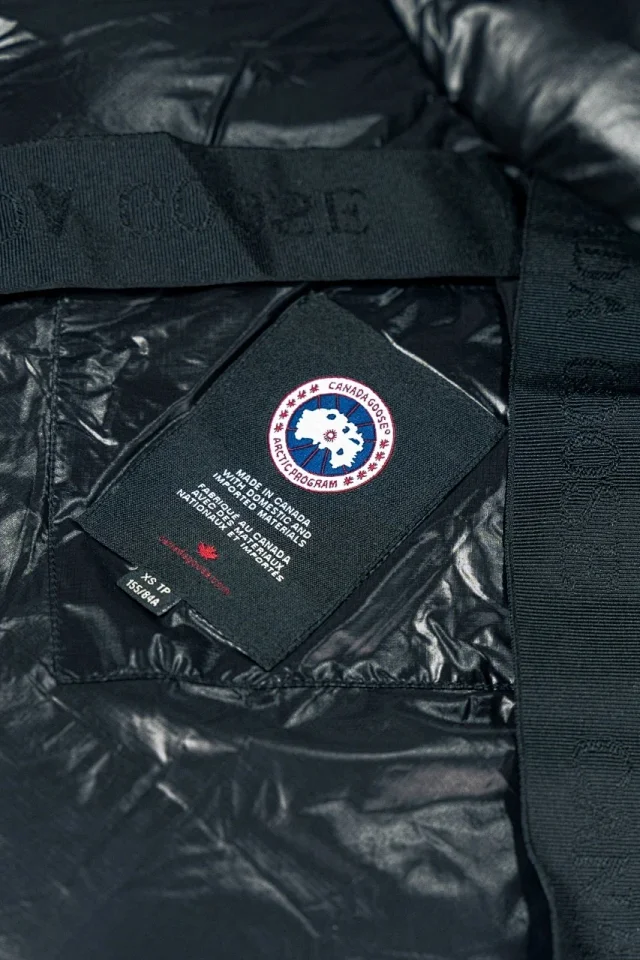 Canada Goose Down Jackets Short glossy puffer jacket product detail image 20