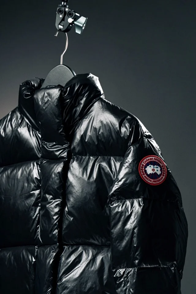 Canada Goose Down Jackets Short glossy puffer jacket product detail image 14