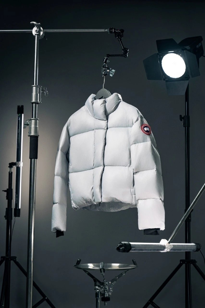 Canada Goose Down Jackets Short glossy puffer jacket — white