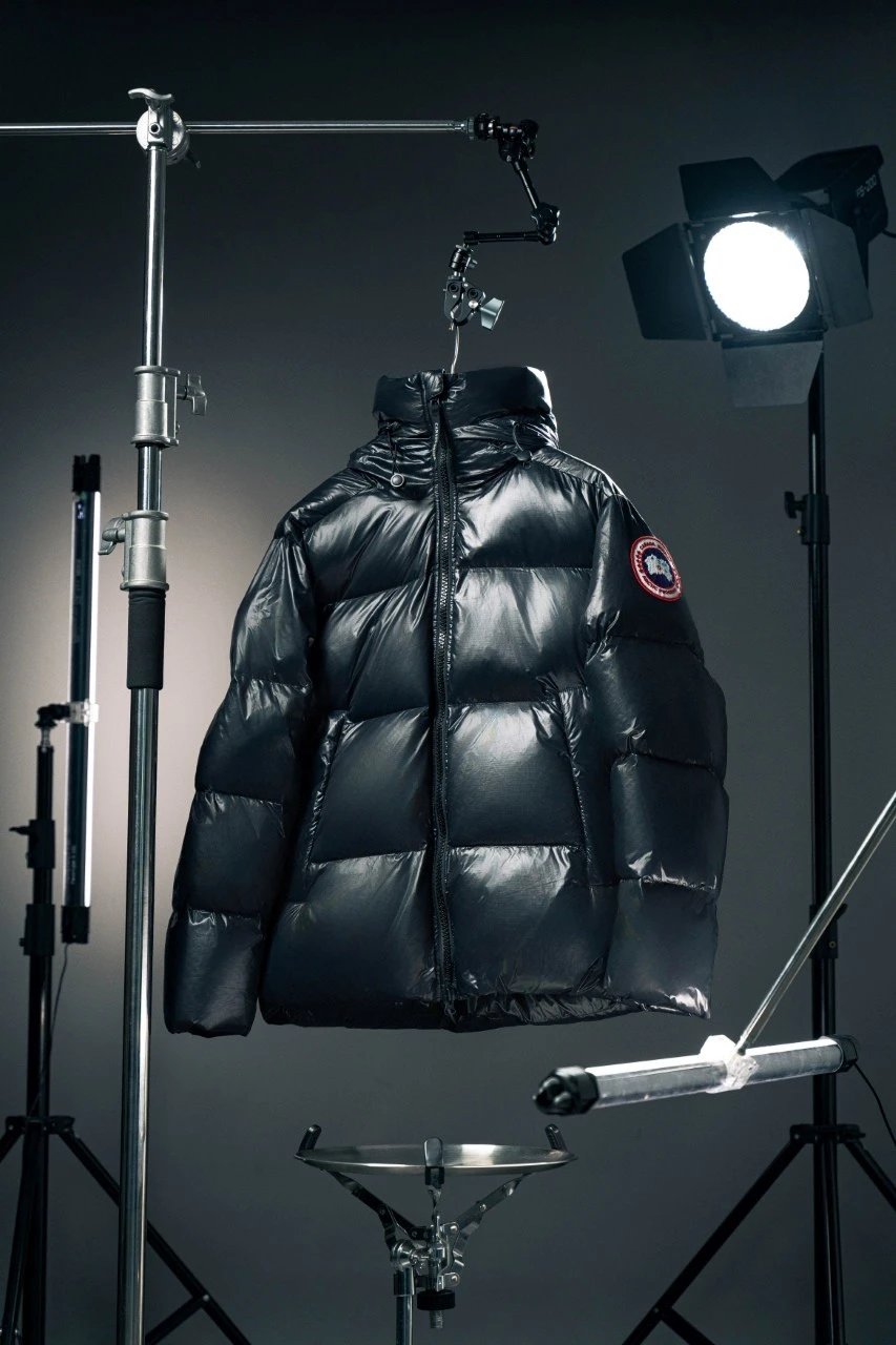 Canada Goose Down Jackets Crofton Puffer Jacket — Black and red label