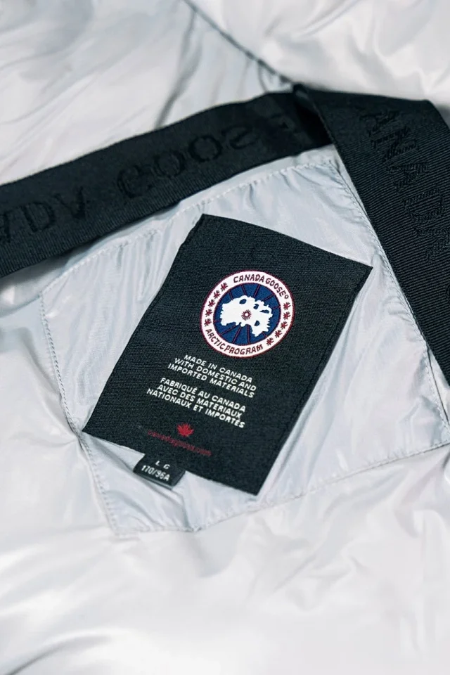 Canada Goose Down Jackets Short glossy puffer jacket product detail image 28