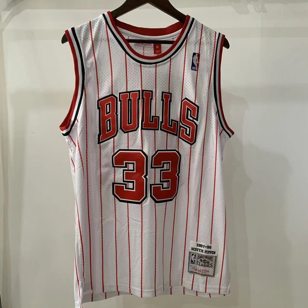 Pippen white with red stripes