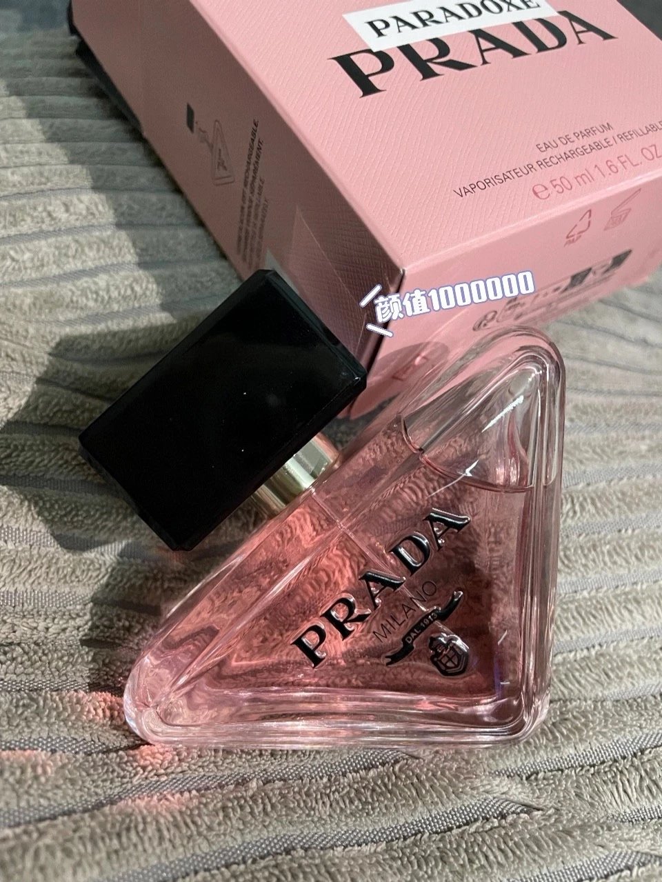 PRADA新香⚠️我本莫测50ml！非世俗艺术香氛来袭‼️PRADA堪称香水届哲学家，这次的新香！瓶身的设计是PRADA经典三角标志，在神秘又大胆的同时杂糅了特别的花香调～诉说着 “无需猜测