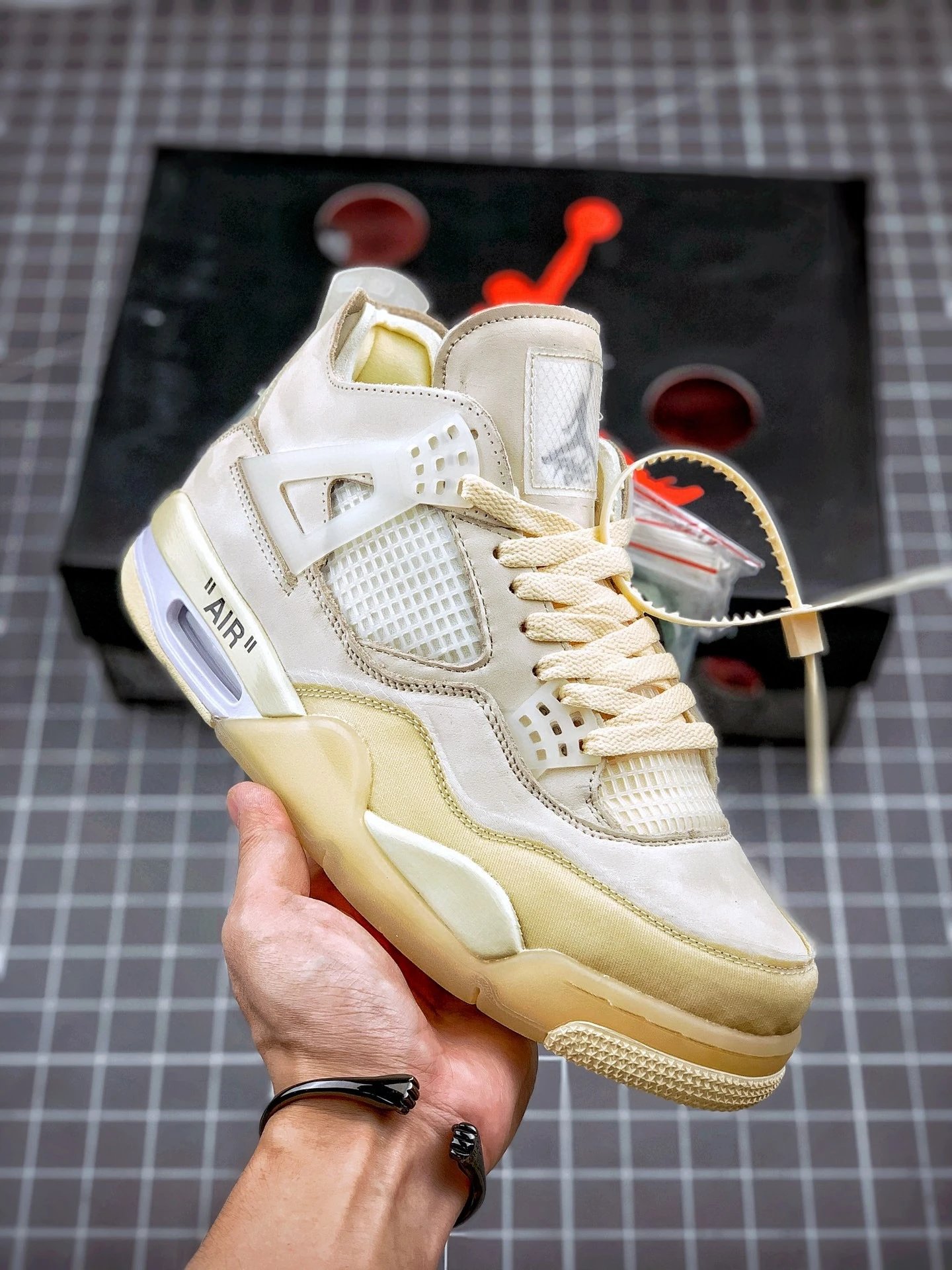乔丹/Air Jordan 4OFF-WHITE x “Sail” SP WMNS AQ9129 002 联名篮球鞋