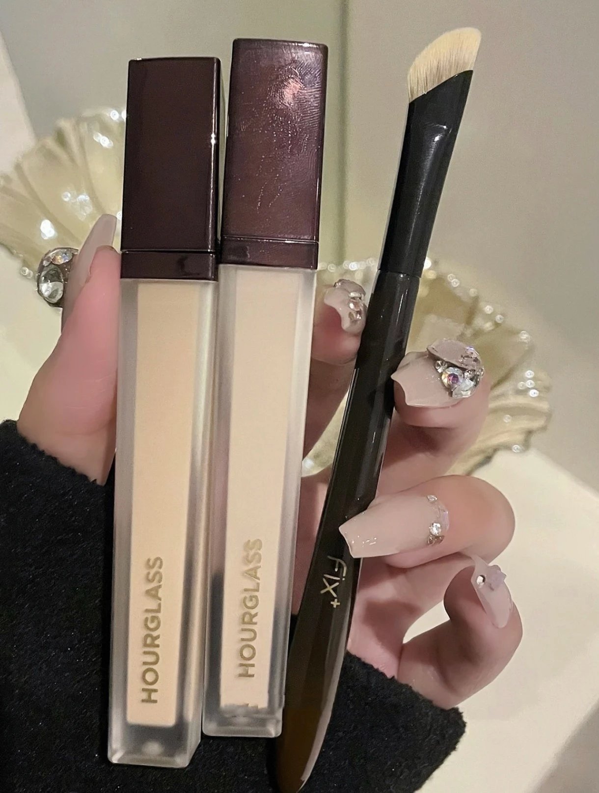 [Exclusive to regular customers] Real concealer ceiling Hourglass non marking concealer 6ml brighten black eye circles
