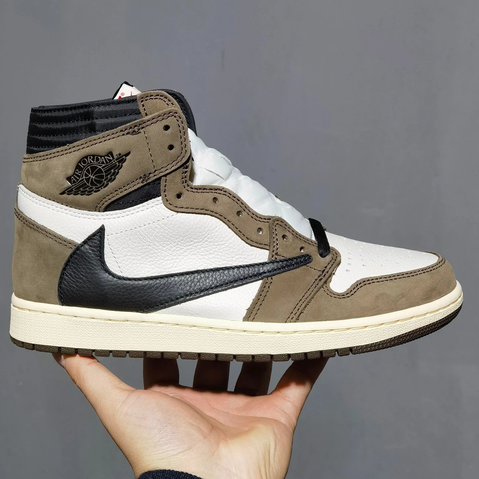 AJ1 inverted hook high top
