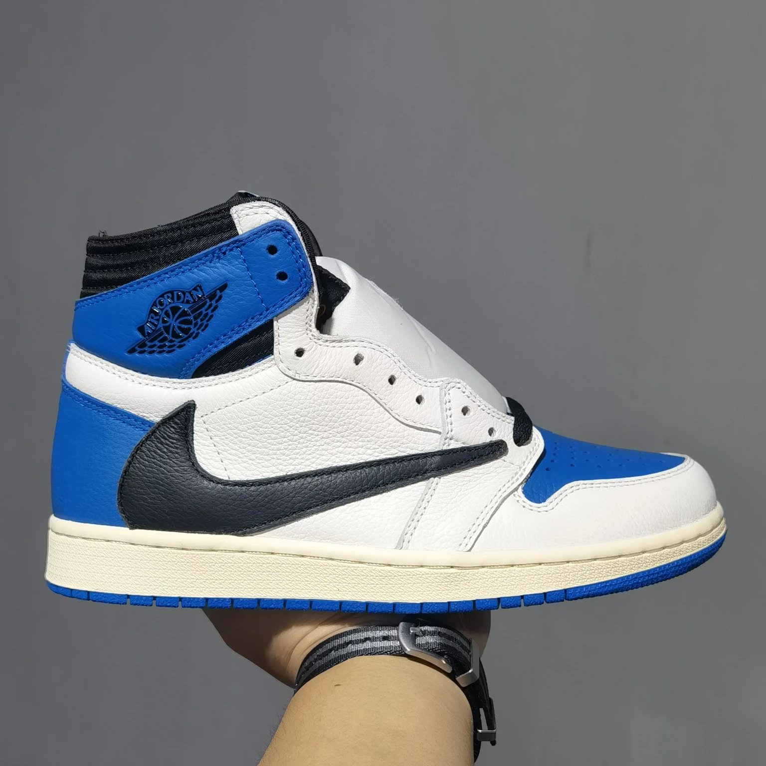 AJ1 Lightning High Help