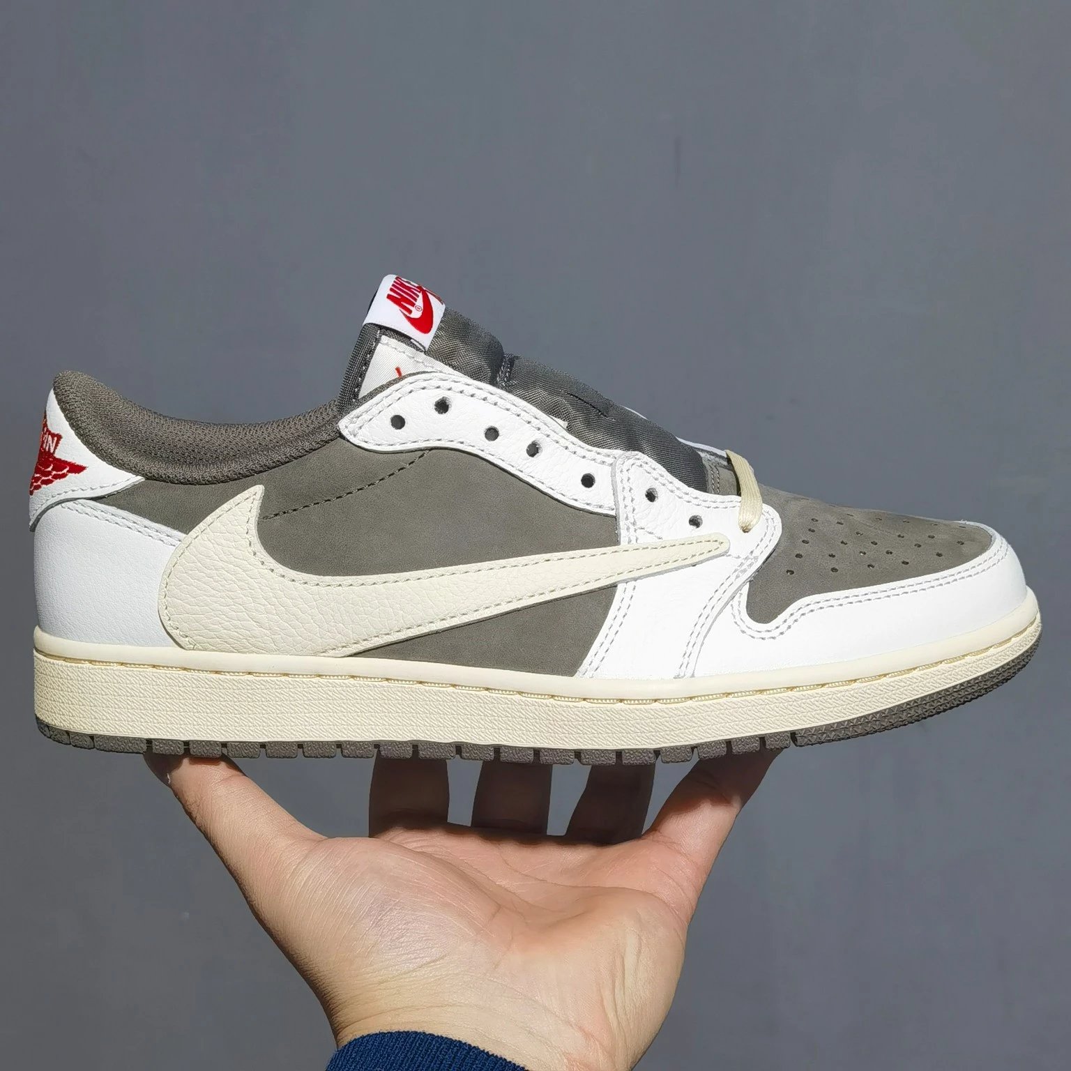 AJ1 white brown inverted hook 3.0 low cut