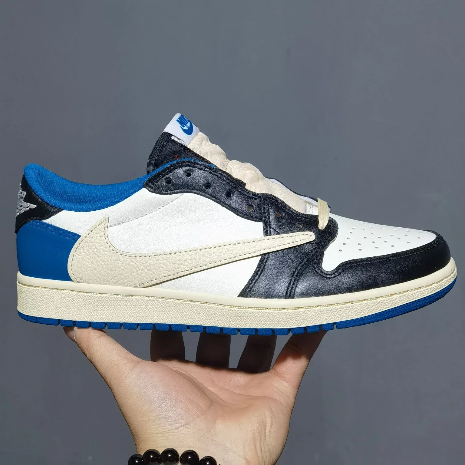 AJ1 Lightning Hook 2.0 Low Help