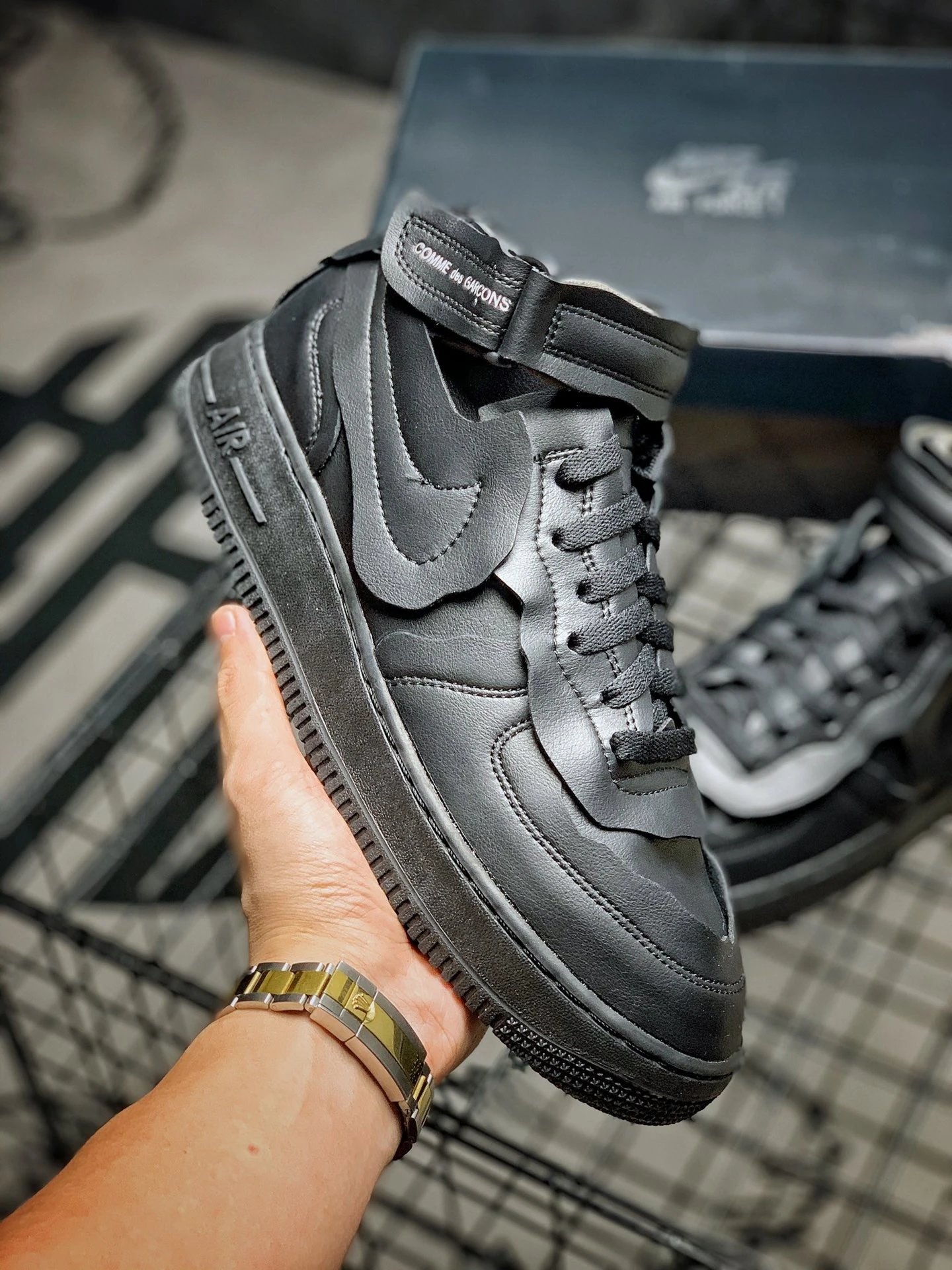 CC 🔑 N425350 [Company level COMME des GAR Ç ONS xNK Air Force 1 Mid] in all black