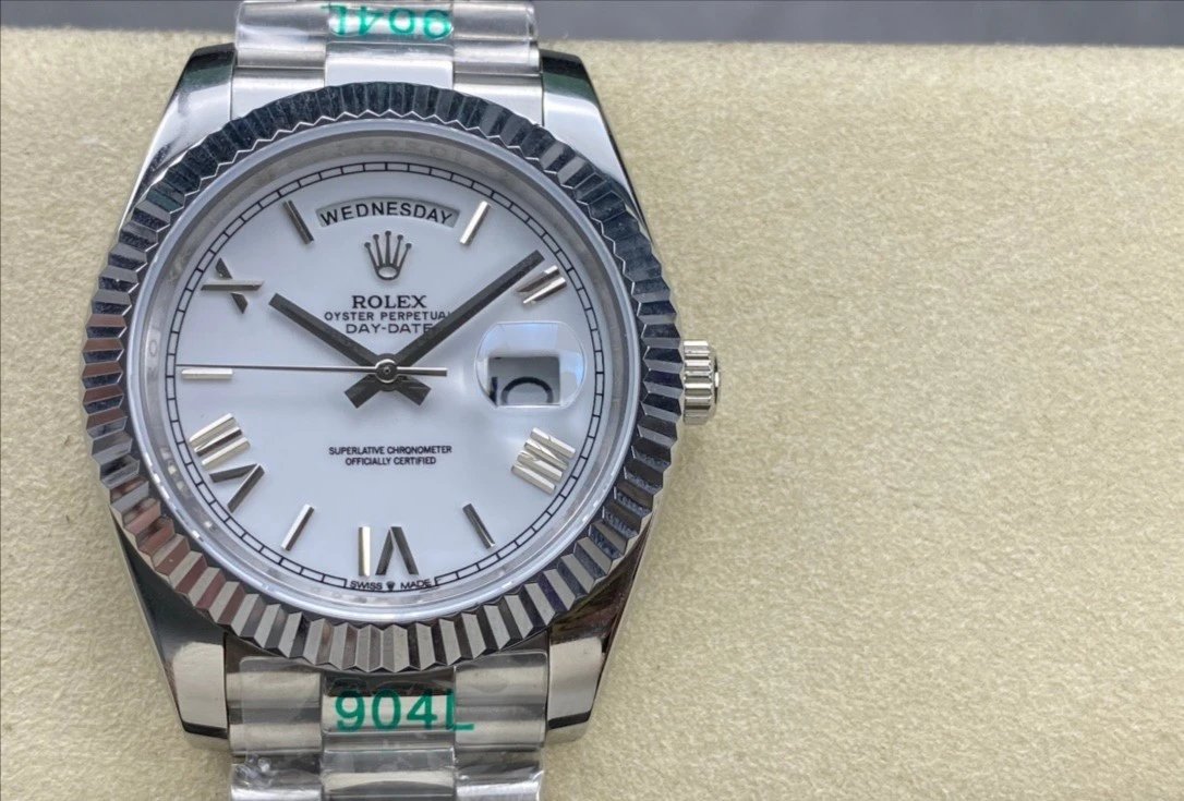 Romanized Silver White