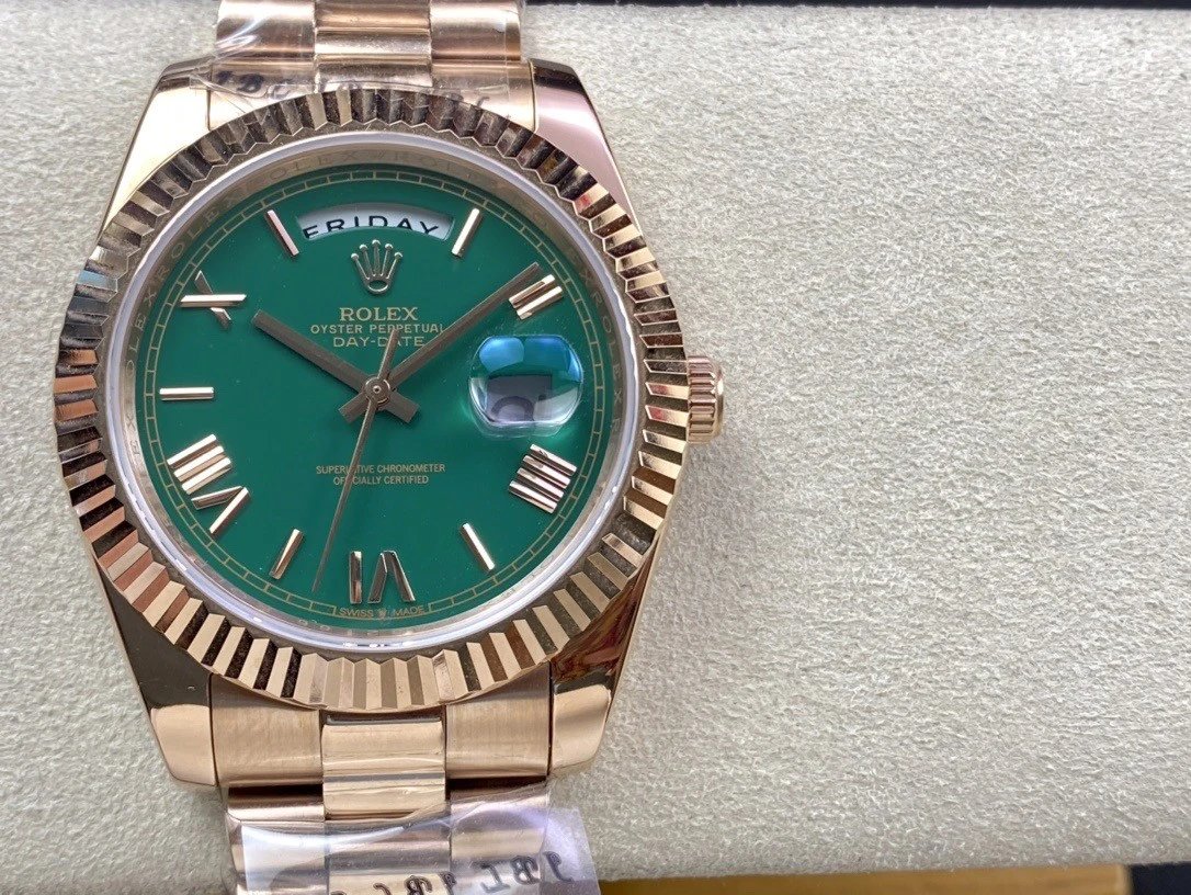 Roman letters, full rose gold, gambling table green