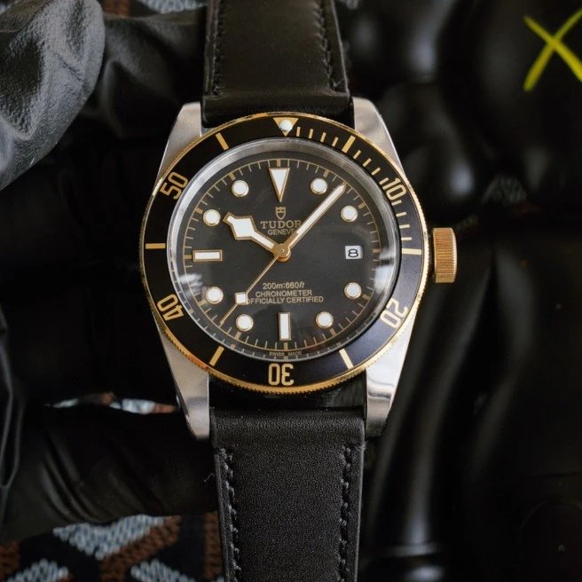 Jian Jin · Black Circle Golden Belt Style