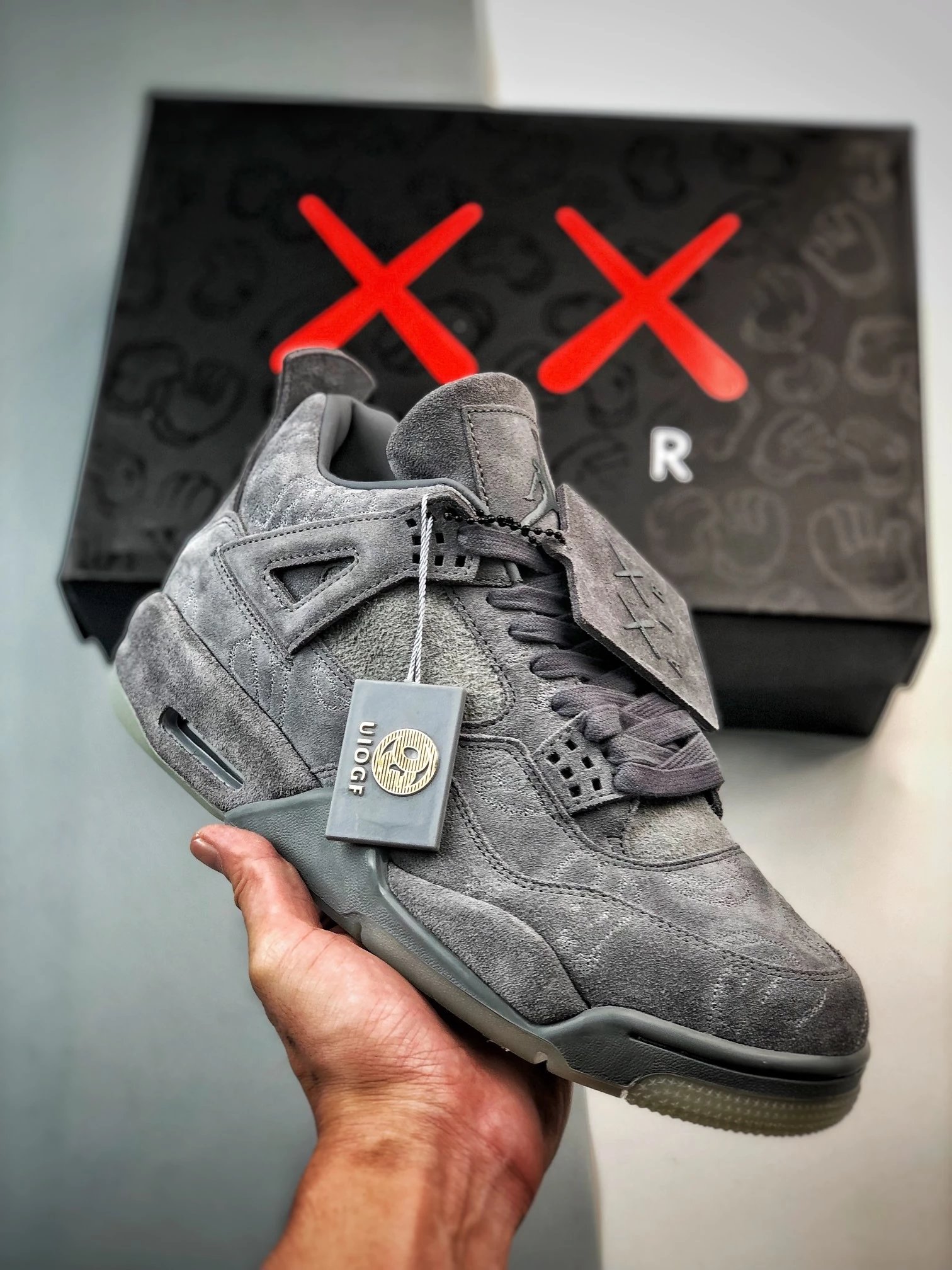 Kaws x 乔四  4   4 Retro 夜光灰麂皮 OG生产线出品 中帮实战篮球鞋 930155-003