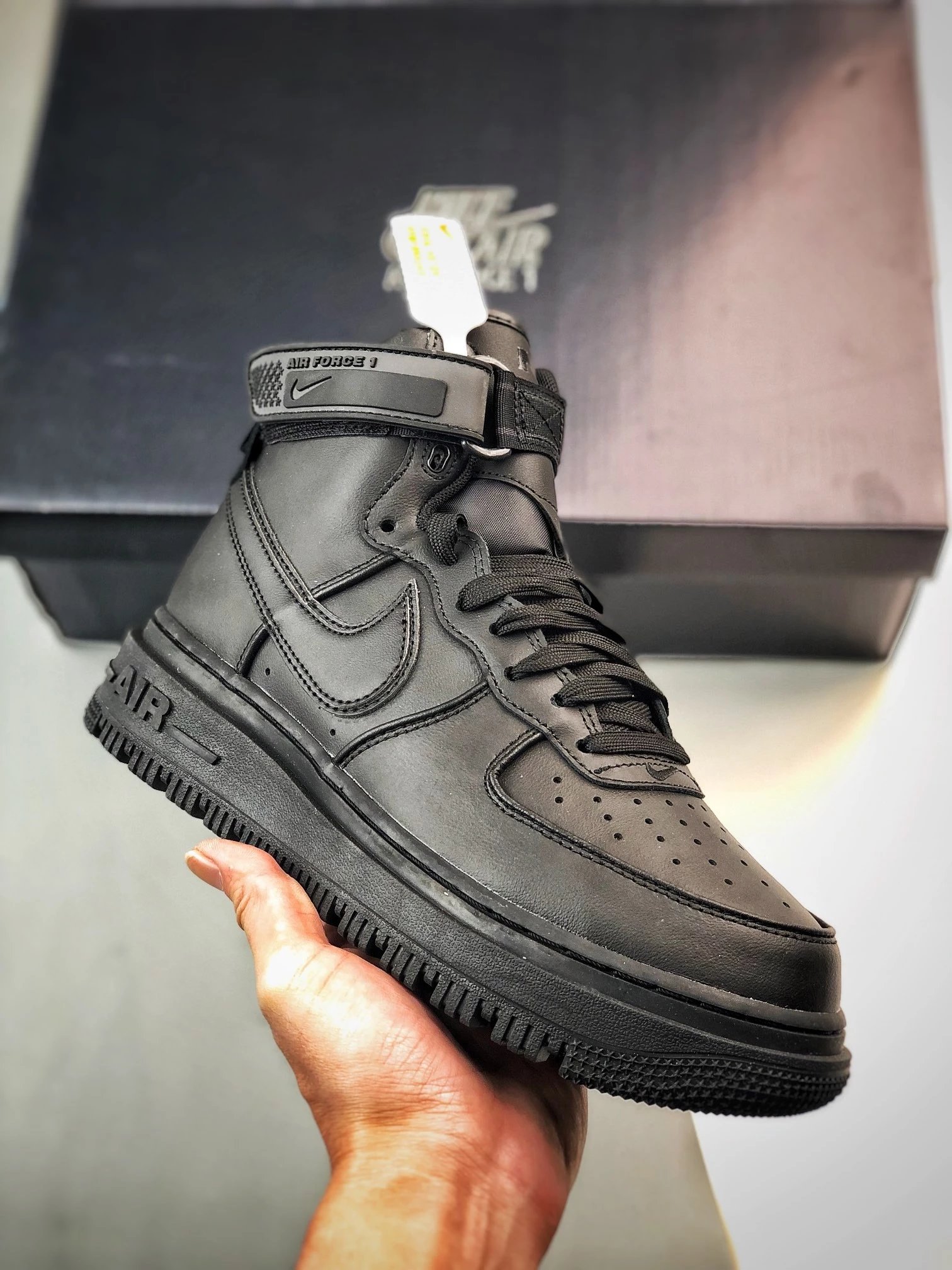 Force  Force 1 High boots 纯黑 高帮休闲运动板鞋  货号：DA0418-001