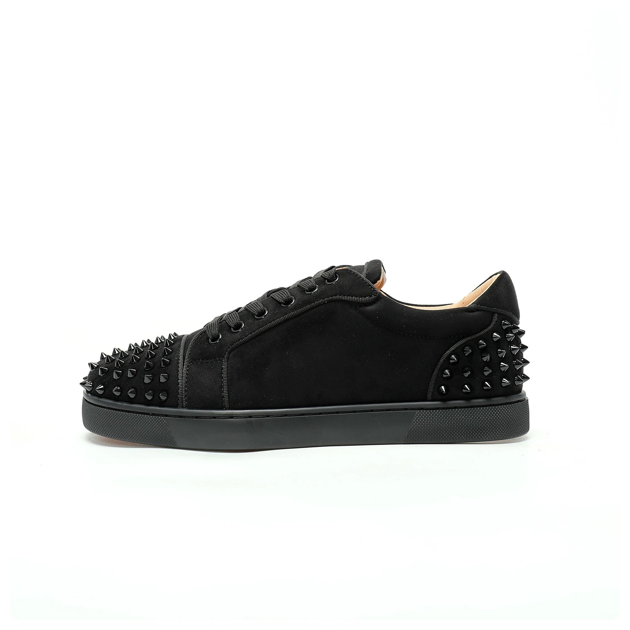 CL/克里斯提·鲁布托/路铂廷Christian Louboutin Seavaste 2 Sneakers 塞瓦斯泰2代系列低帮百搭休闲运动红底板鞋“绒面全黑铆钉头尾”1250208B026