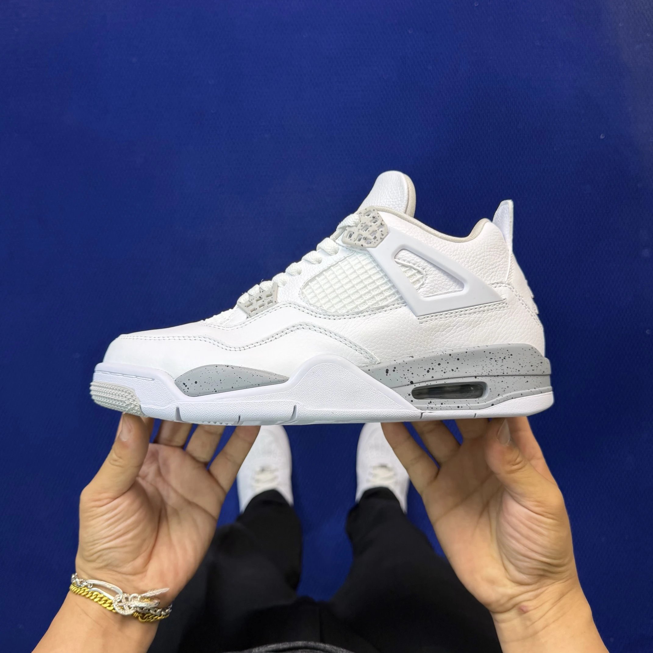 White Oreo CT8527-100