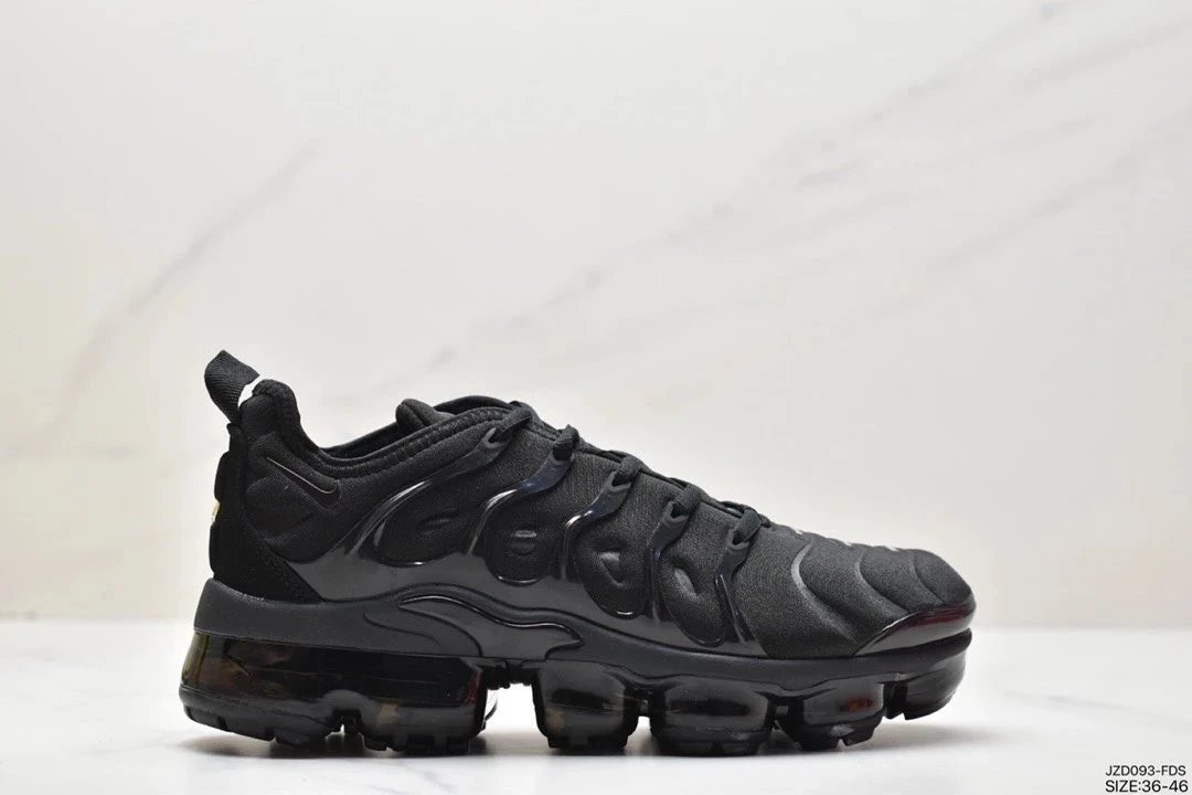 Vapormax Plus Triple Black Low-Top Running Shoes with Air Cushioning for Comfort and Shock Absorption