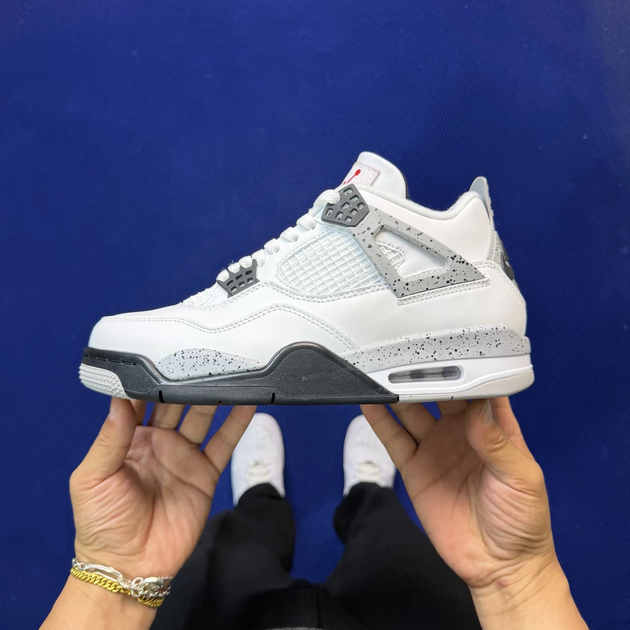 White cement 840606-192