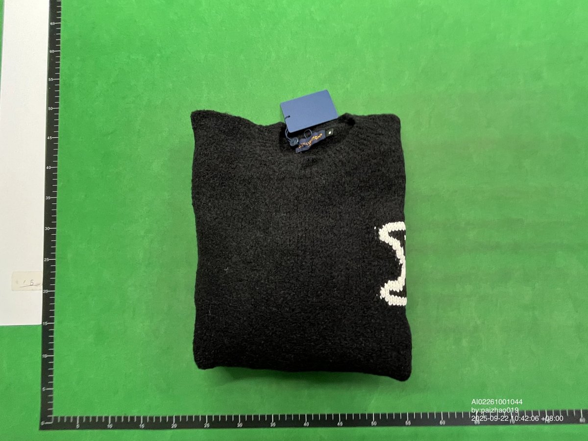 Givenchy 4G Logo Black Crewneck Sweater product detail 7 in Litbuy spreadsheet finds