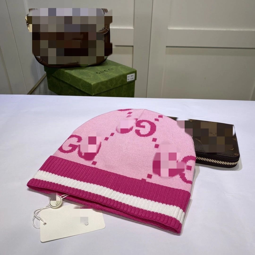 Fendi FF Logo Knit Beanie Navy and White - 7