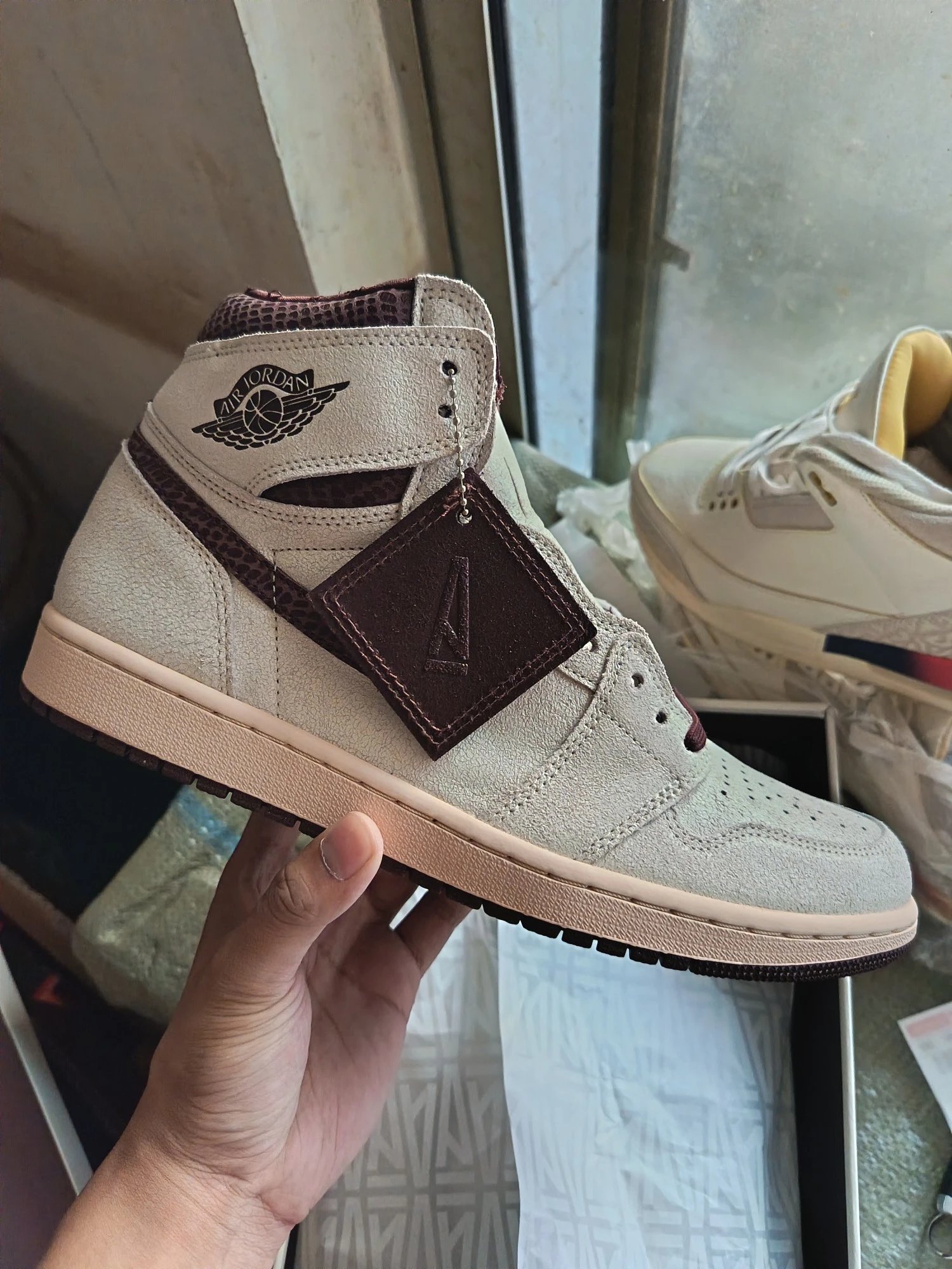 AJ1 snake pattern
