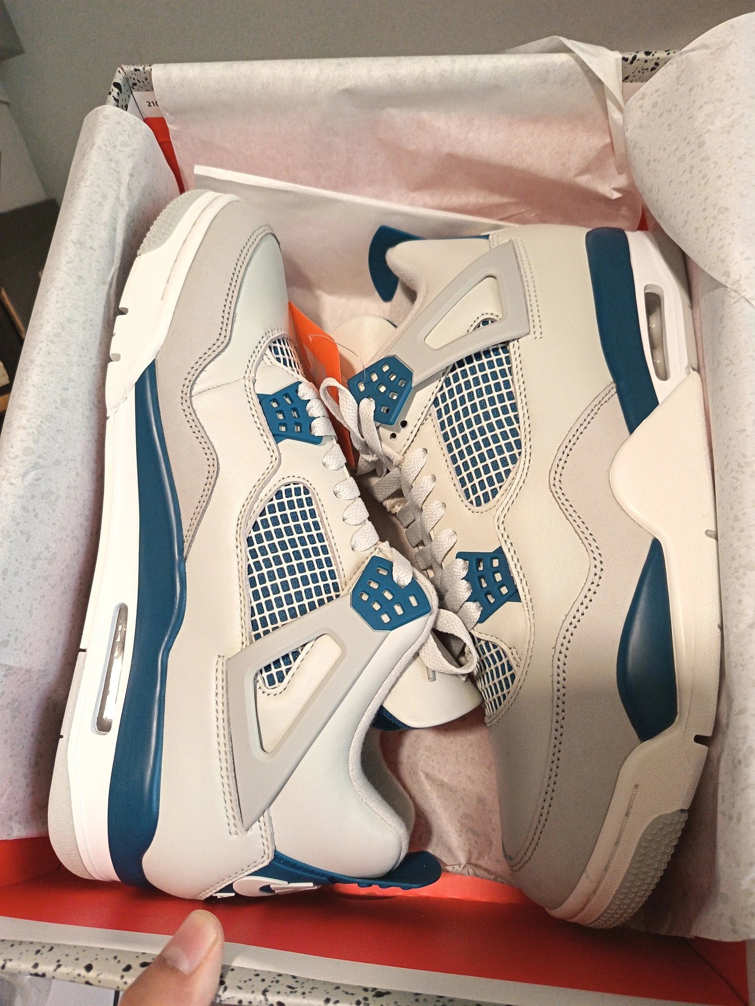AJ4 White Blue