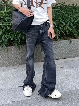 thumbnail for 封神批次 最顶版录像带 新批次blcg灰色水洗刀割牛仔裤 全原标 均有实拍 和市面三百多一样 后面三张图实拍 四百以下无敌