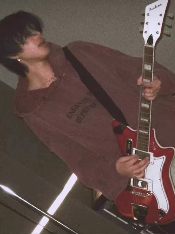 Loren Li Shengjun's Same Style Erd Melancholy Rich Second Generation Wine Red Wormhole Slogan Destruction Boxy Hoodie