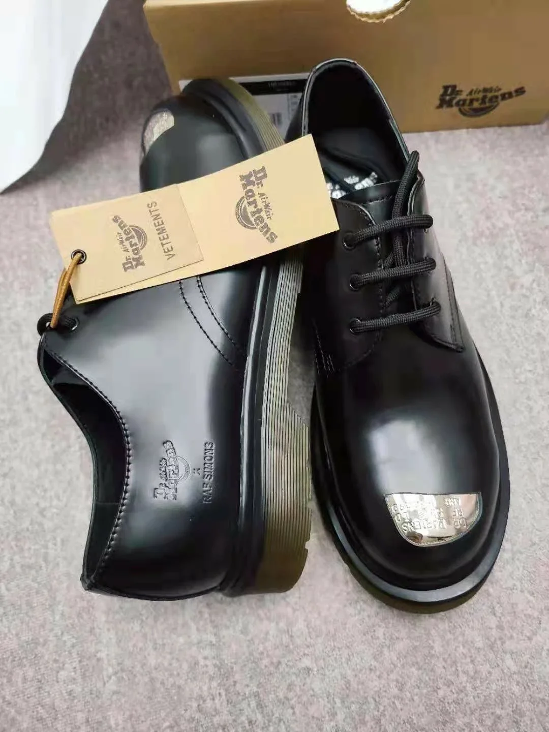 Dr. Martens × Raf Simons联名铁头马丁德比鞋